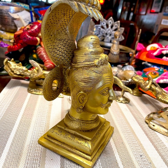 Beautiful brass Lord shiva head statue with snack - Picture 2 of 9